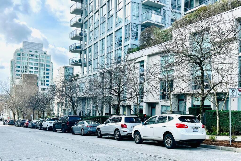 Cozy One Bedroom Suite Downtown Vancouver Exterior photo